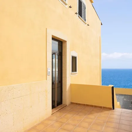 Live Faro Poris House شقة *